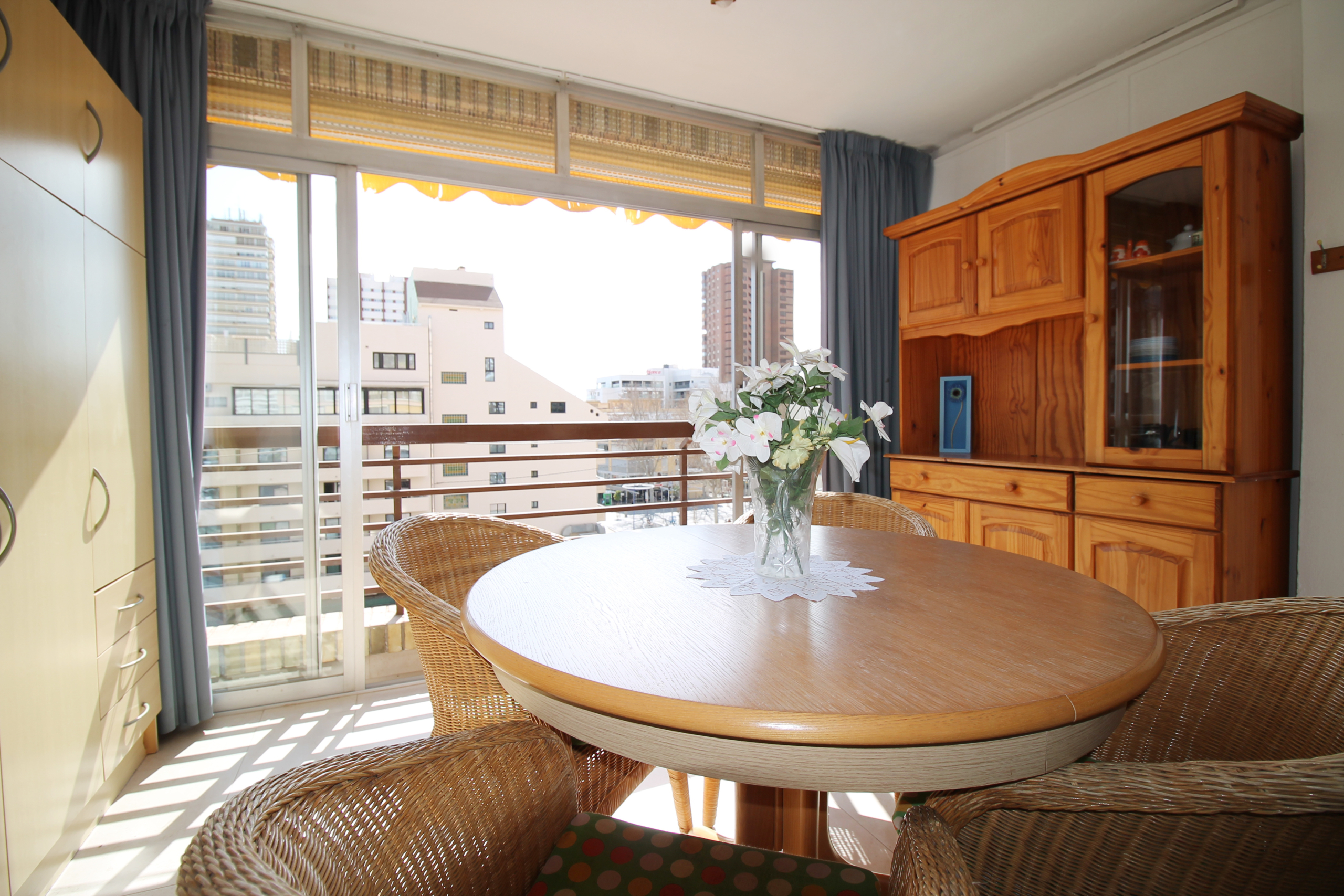01 Apartamento de 1 dormitorio en levante, a 1 minuto de la playa, ideal como inversión
