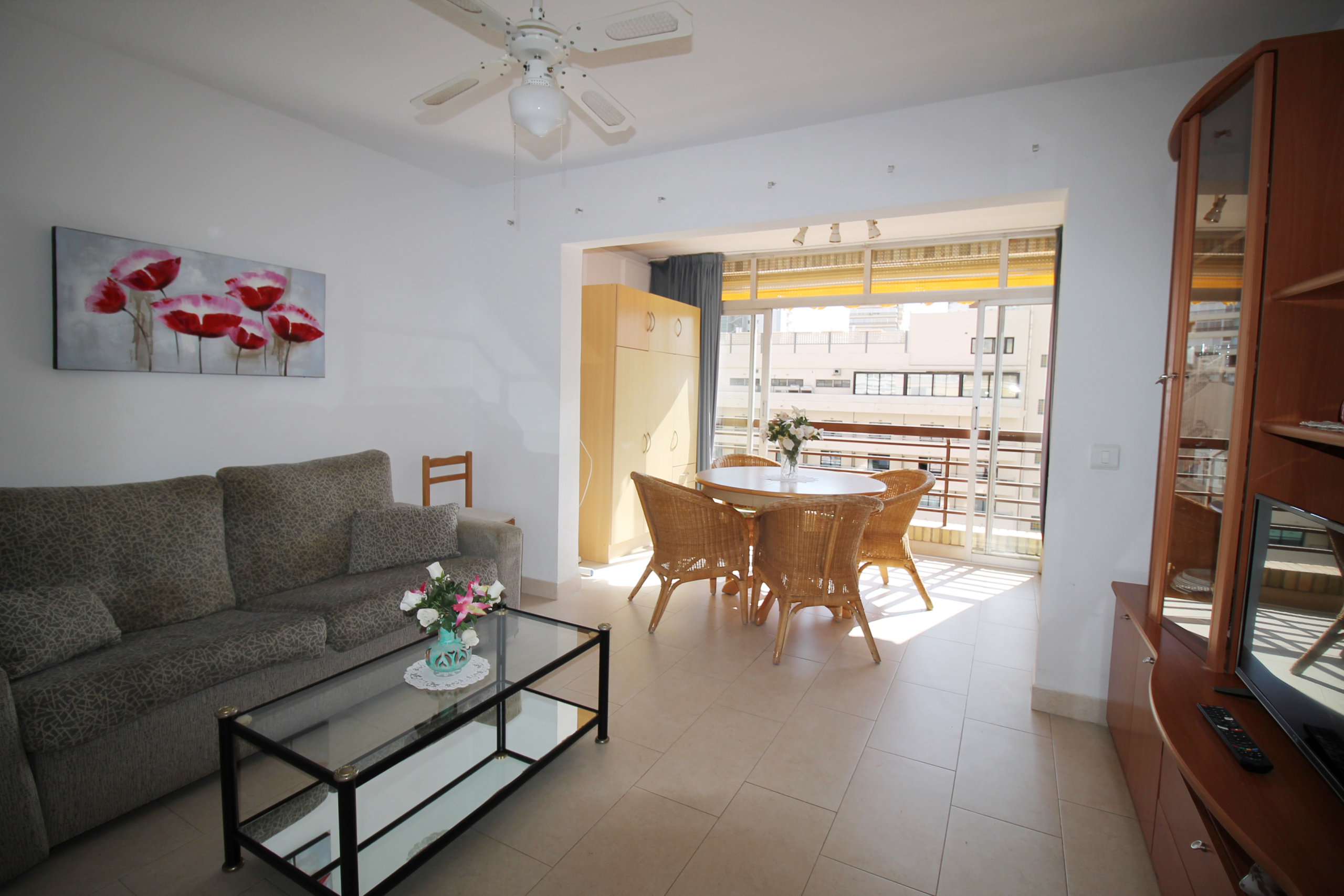 03 Apartamento de 1 dormitorio en levante, a 1 minuto de la playa, ideal como inversión