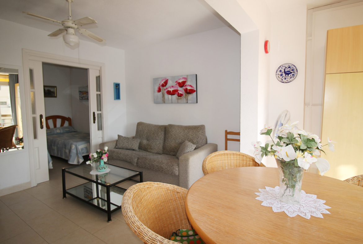 Apartamento de 1 dormitorio en levante, a 1 minuto de la playa, ideal como inversión