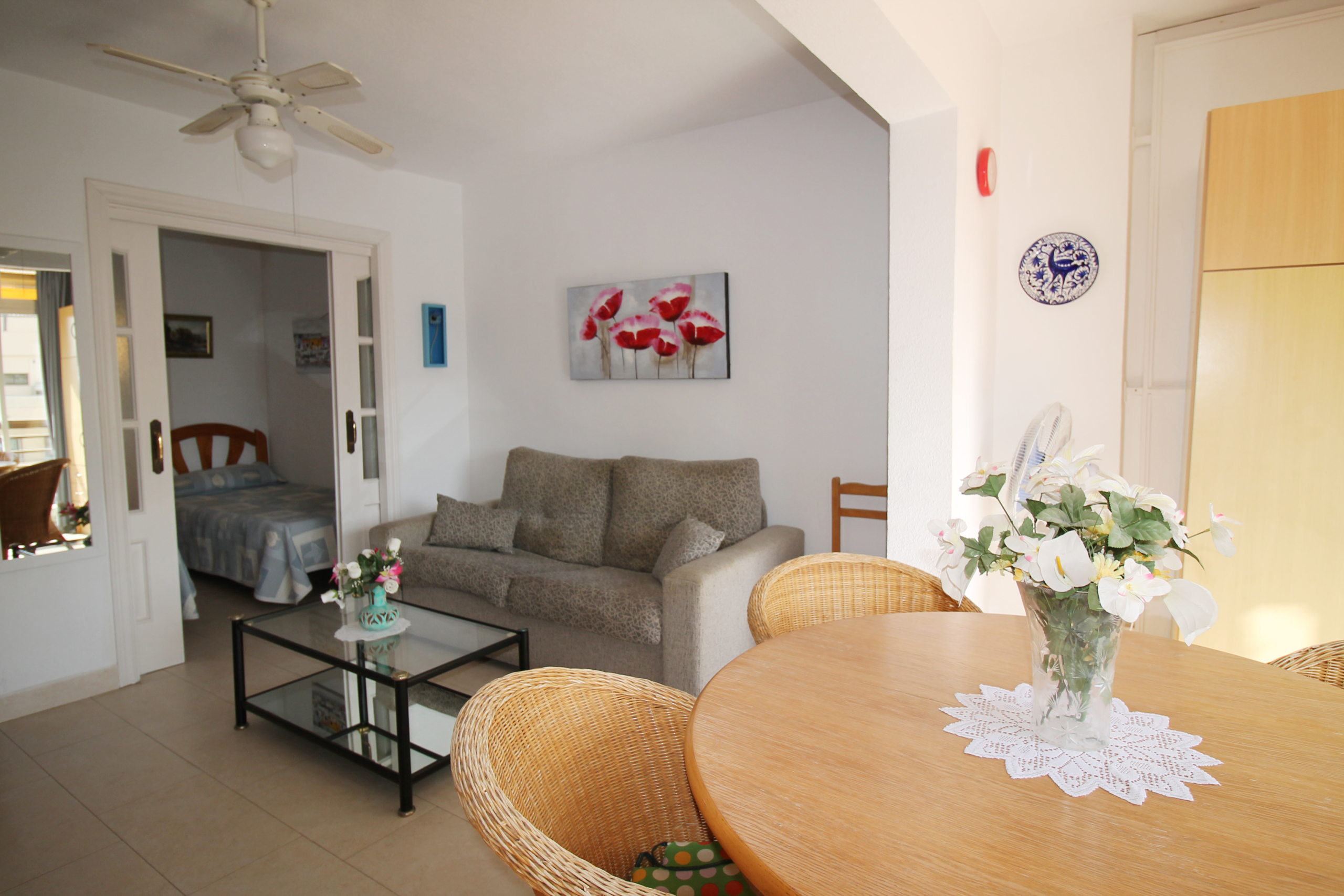 04 Apartamento de 1 dormitorio en levante, a 1 minuto de la playa, ideal como inversión