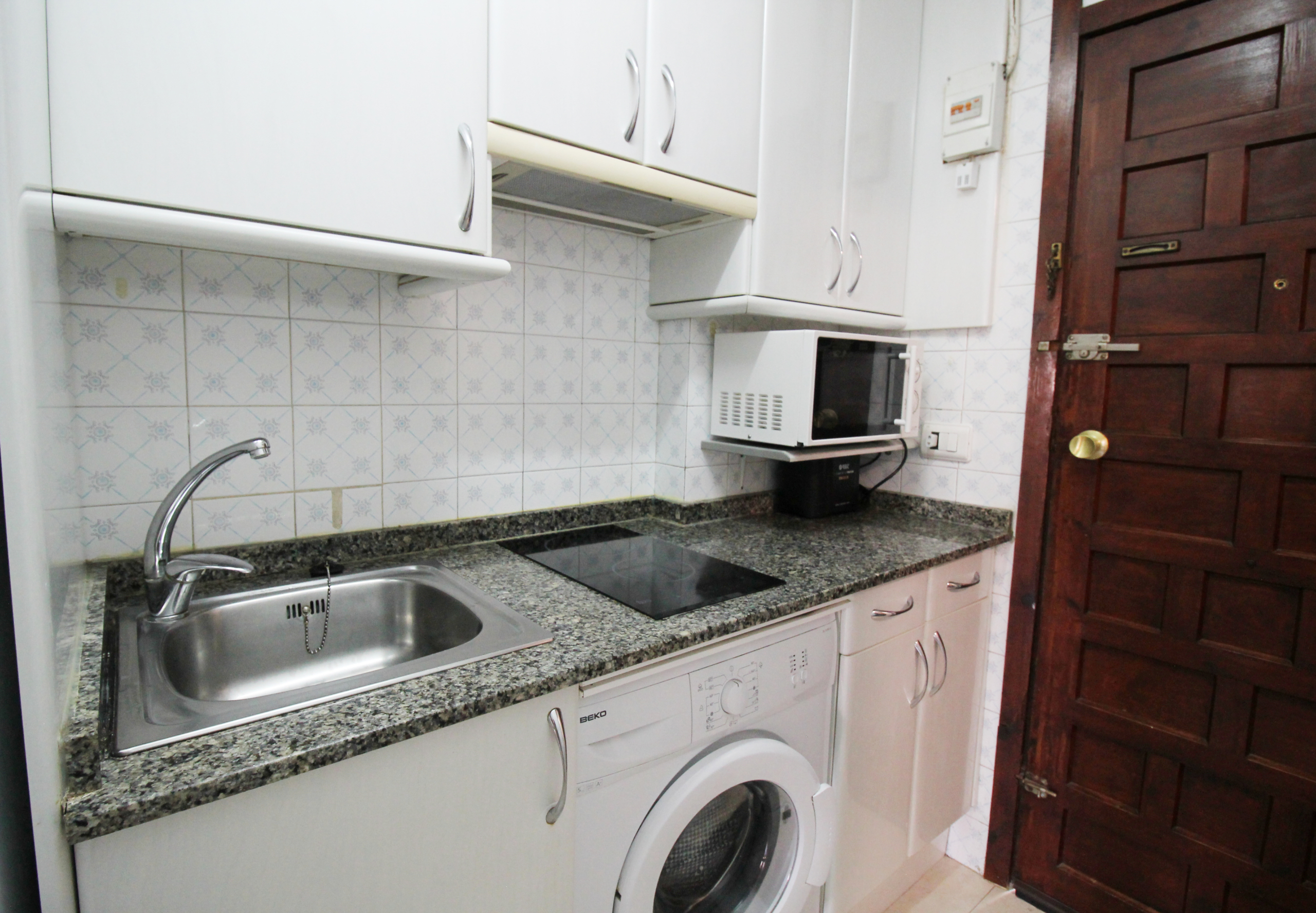 08 Apartamento de 1 dormitorio en levante, a 1 minuto de la playa, ideal como inversión