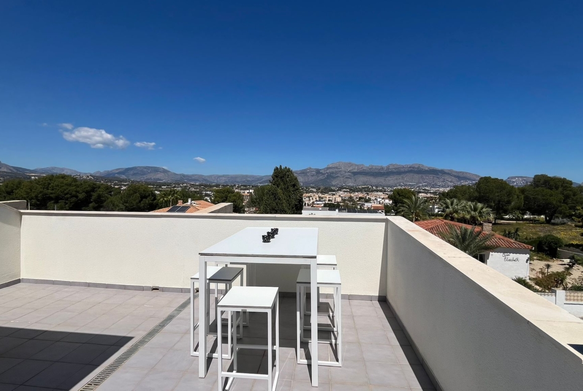 Chalet de obra nueva con vistas al mar y montaña, El Albir