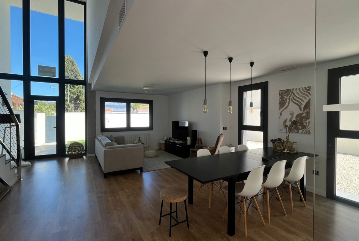 Chalet de obra nueva con vistas al mar y montaña, El Albir