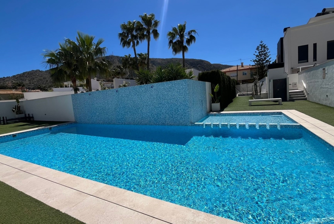 Chalet de obra nueva con vistas al mar y montaña, El Albir