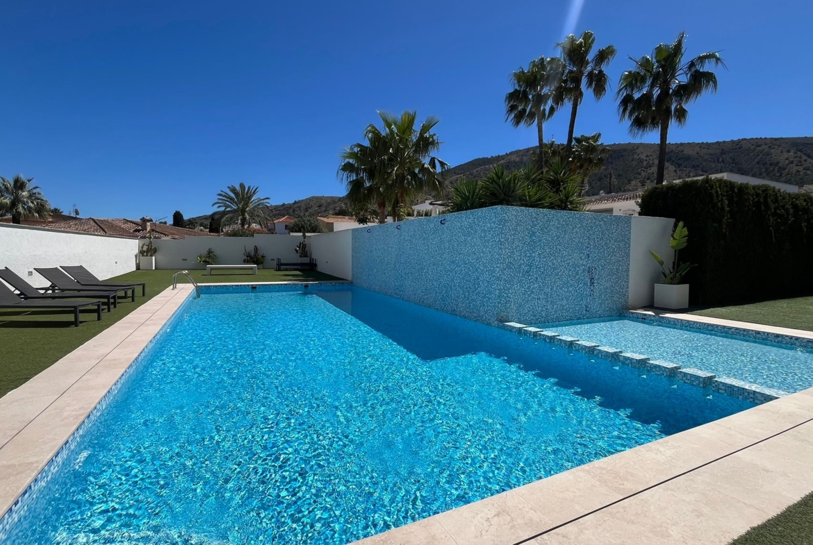 Chalet de obra nueva con vistas al mar y montaña, El Albir