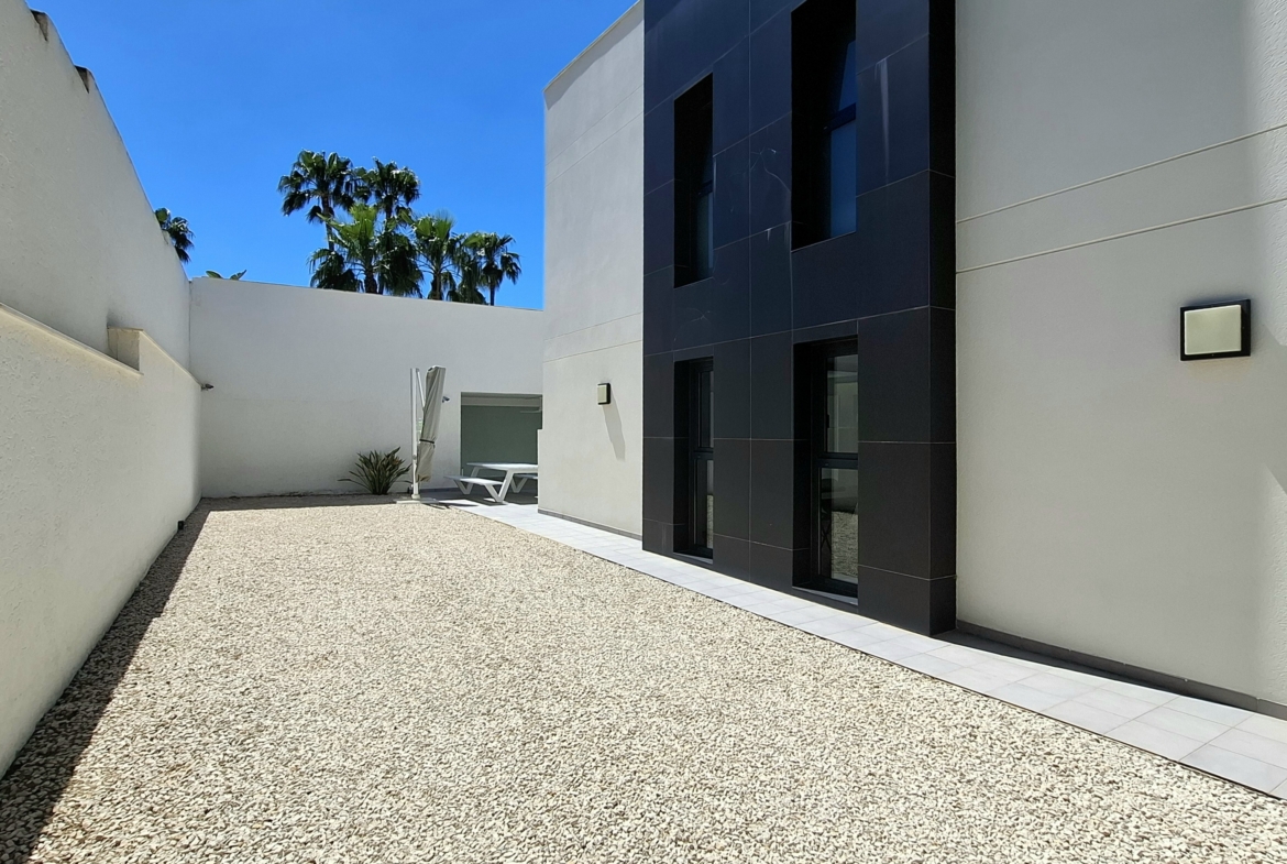 Chalet de obra nueva con vistas al mar y montaña, El Albir