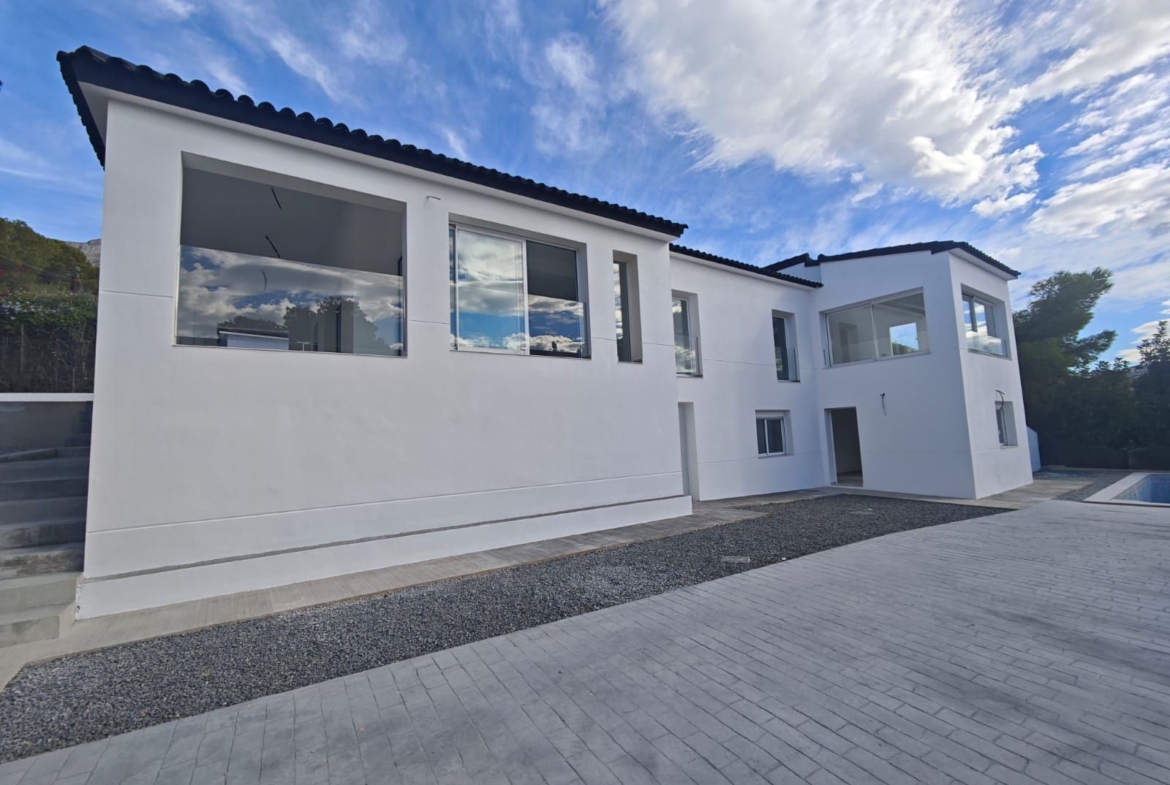 Chalet con encanto mediterráneo con piscina y vistas al mar, Altea la Vella