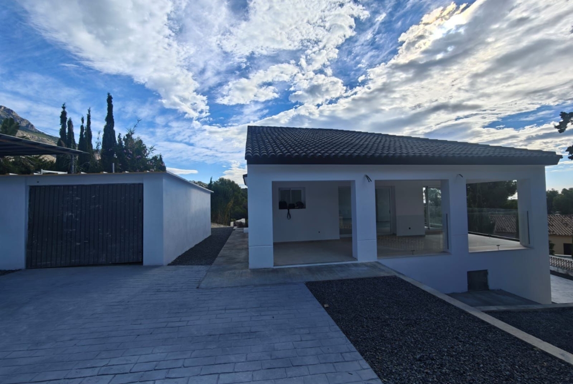 Chalet con encanto mediterráneo con piscina y vistas al mar, Altea la Vella