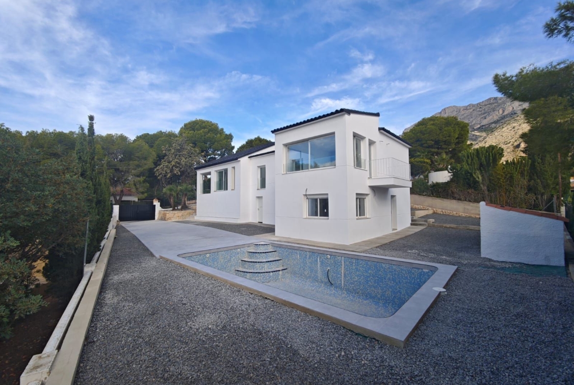 Chalet con encanto mediterráneo con piscina y vistas al mar, Altea la Vella