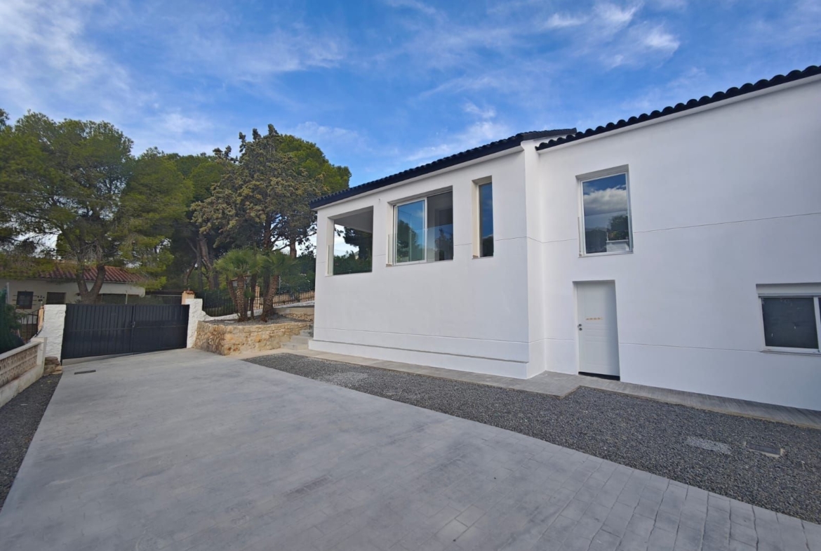 Chalet con encanto mediterráneo con piscina y vistas al mar, Altea la Vella