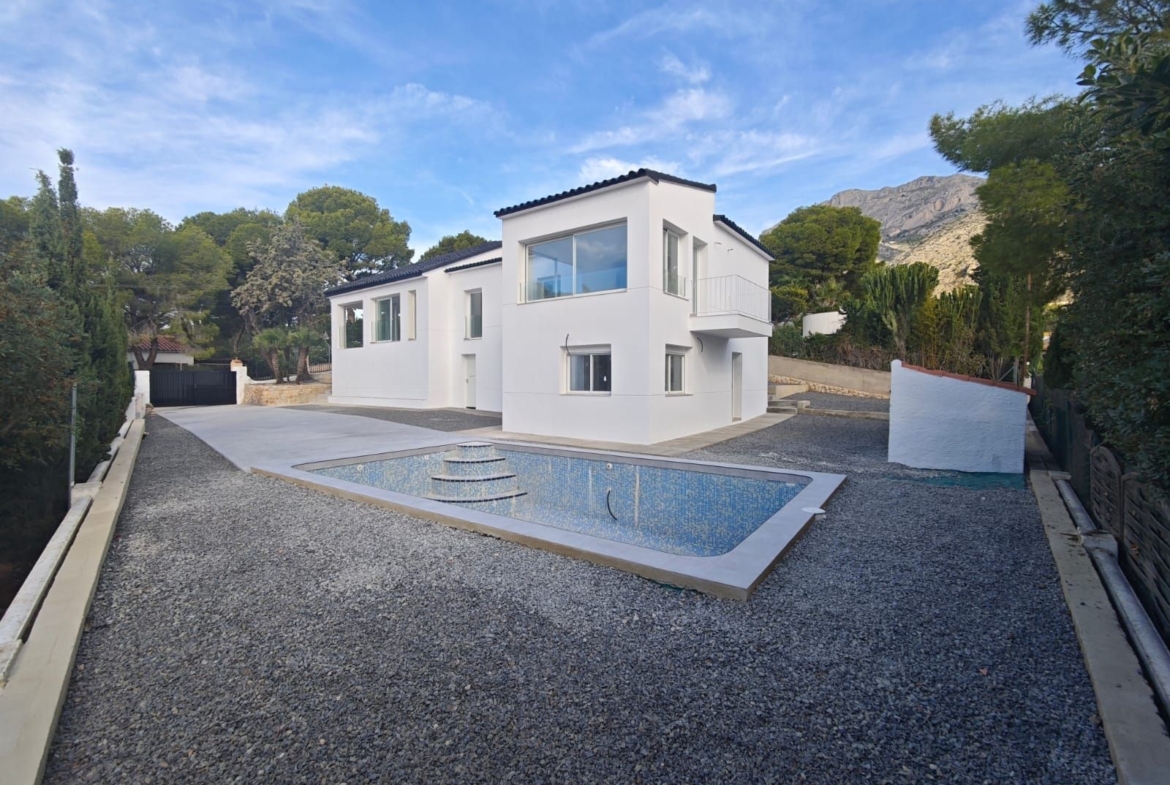 Chalet con encanto mediterráneo con piscina y vistas al mar, Altea la Vella