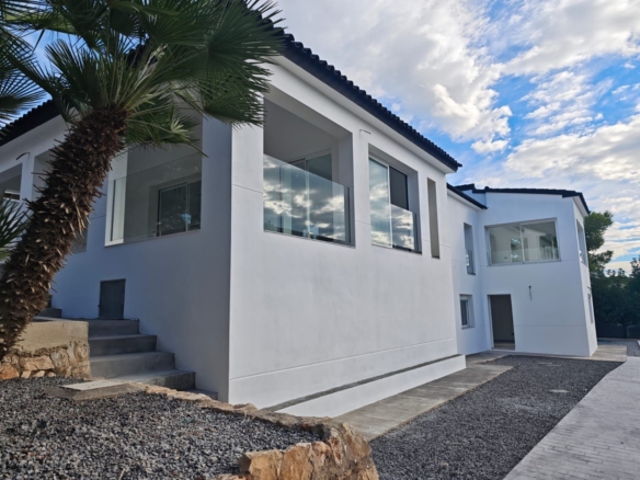 Chalet con encanto mediterráneo con piscina y vistas al mar, Altea la Vella