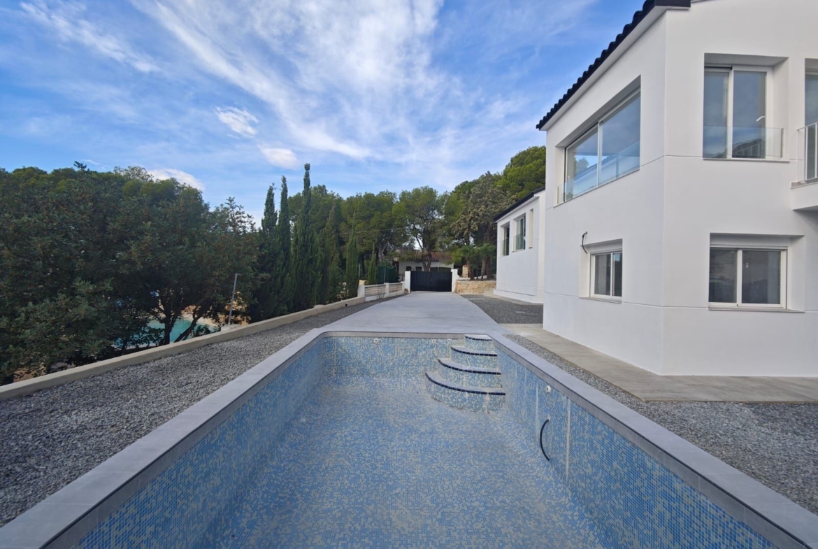 Chalet con encanto mediterráneo con piscina y vistas al mar, Altea la Vella