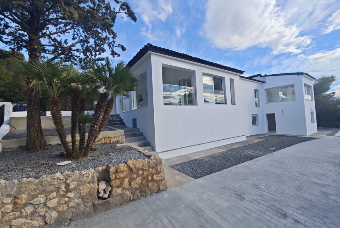 Chalet con encanto mediterráneo con piscina y vistas al mar, Altea la Vella