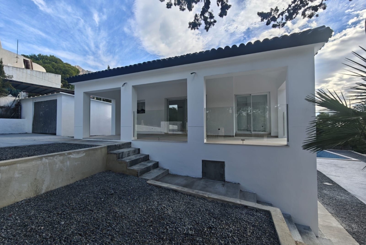 Chalet con encanto mediterráneo con piscina y vistas al mar, Altea la Vella